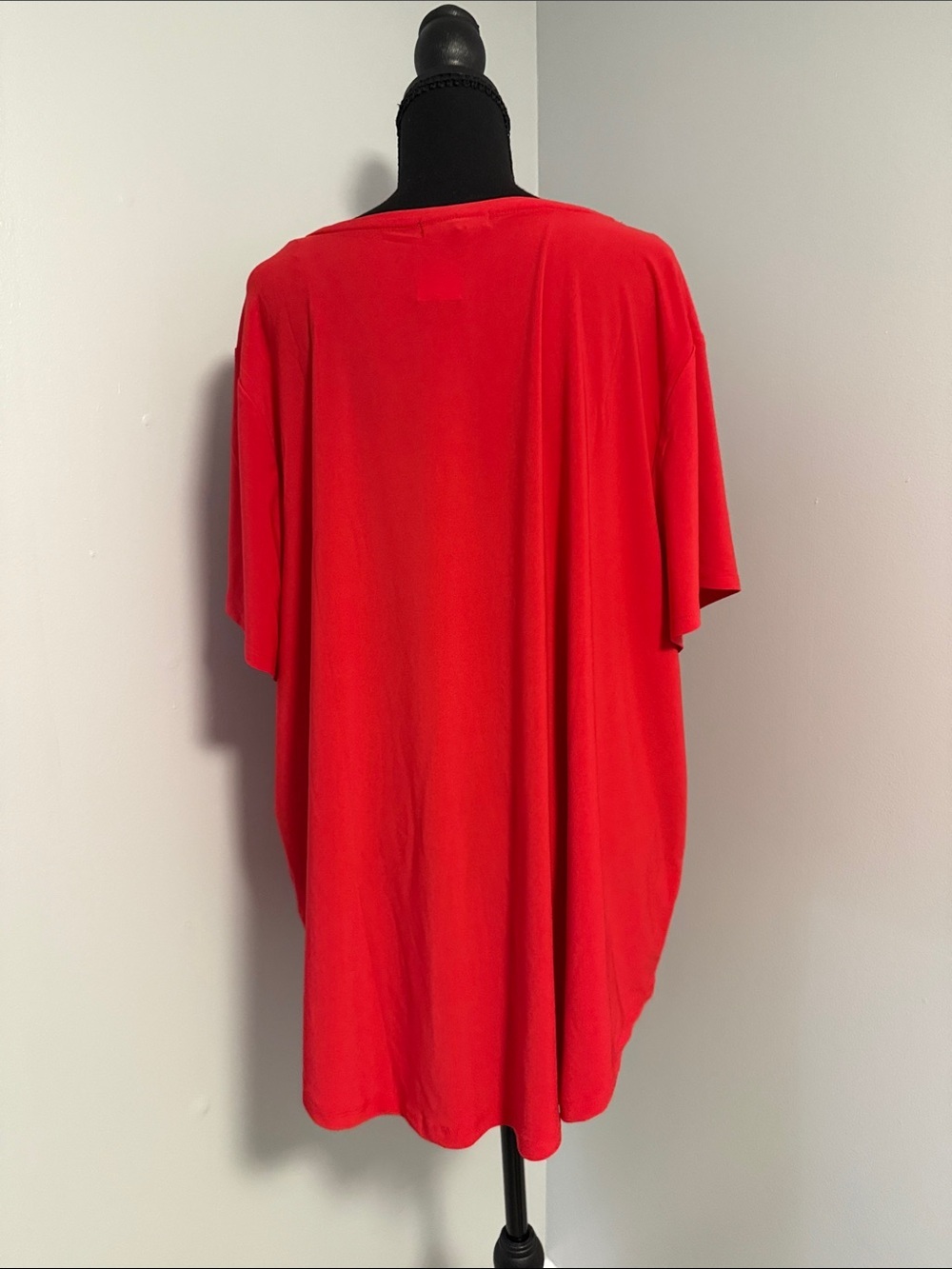 Roz & Ali Red V-Neck Relaxed Tee - Picture 3 of 3